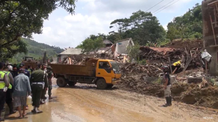 Tanah Longsor Di Sumedang, Apa penyebabnya ?